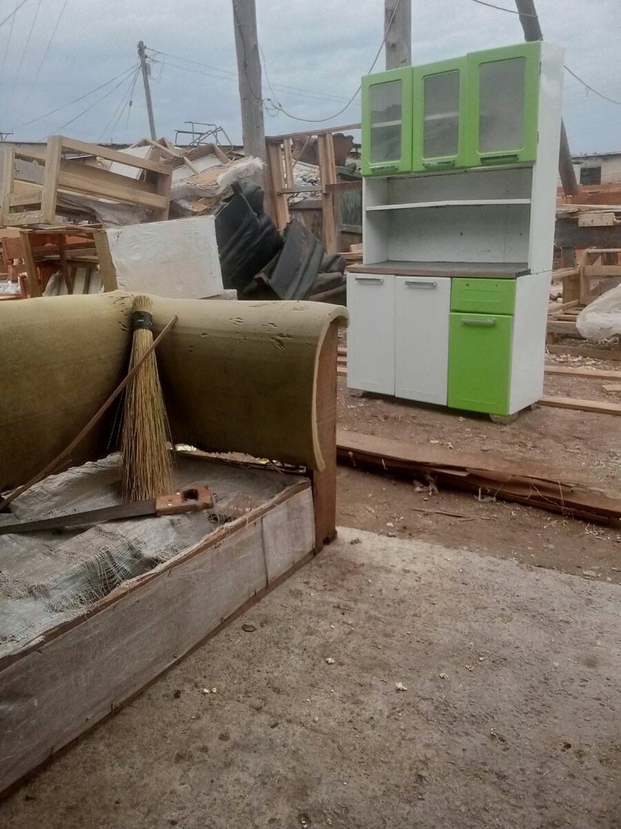 Three quarters kitchen unit