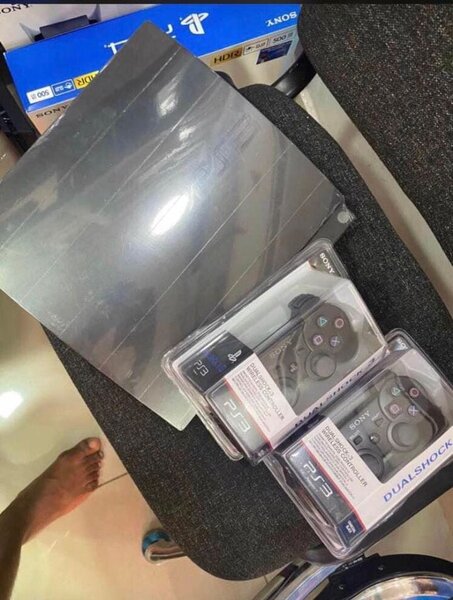 Ps3 slim + 20jeux installés