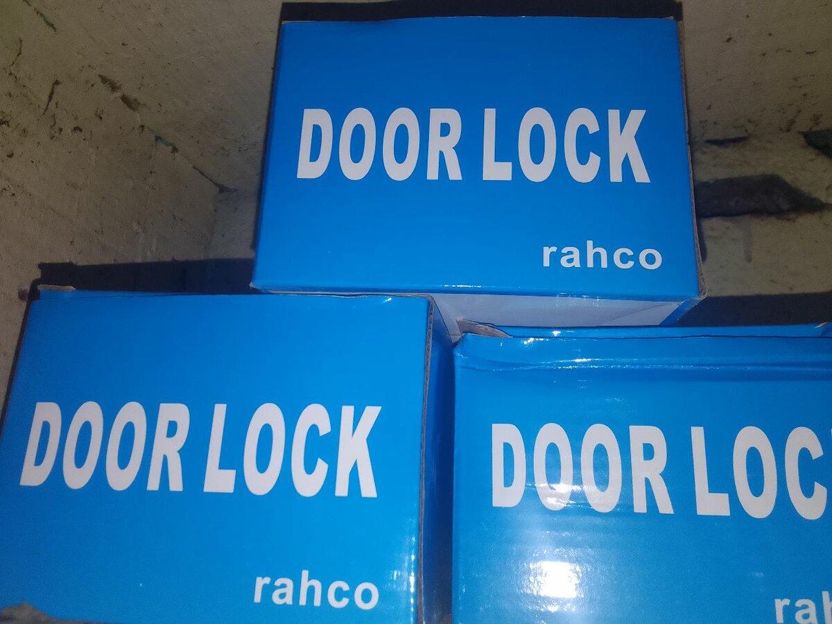 Serrure de porte robuste Rahco