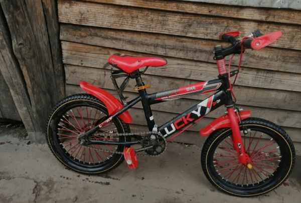 Vélo enfant LUCKY rouge et noir