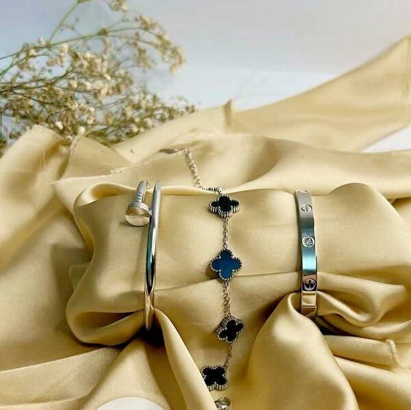 Trio cartier et trèfle