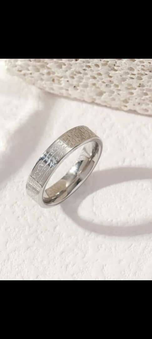 Bague en acier gravée élégante