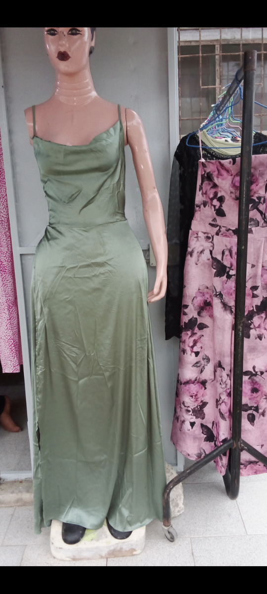 Robe longue élégante fendue