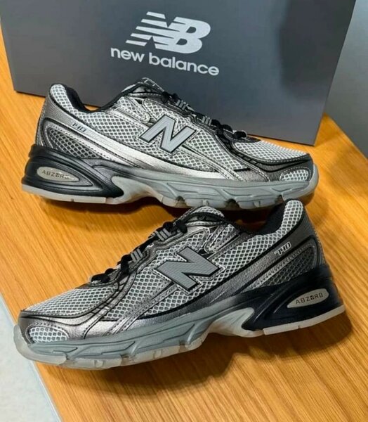 Chaussures New Balance 2002R