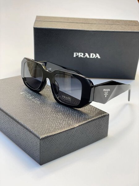 Lunettes de soleil Prada élégantes