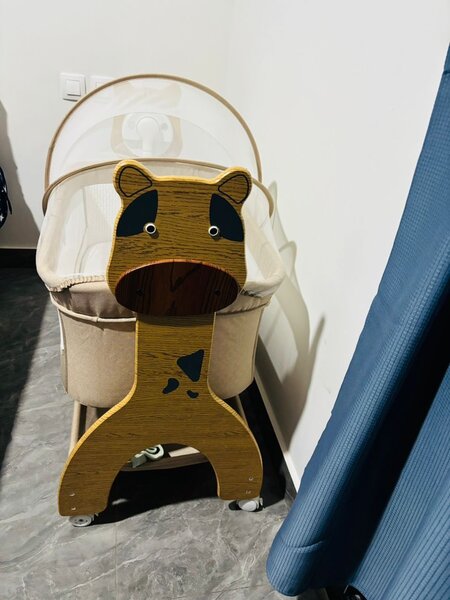 Berceau bébé avec baldaquin