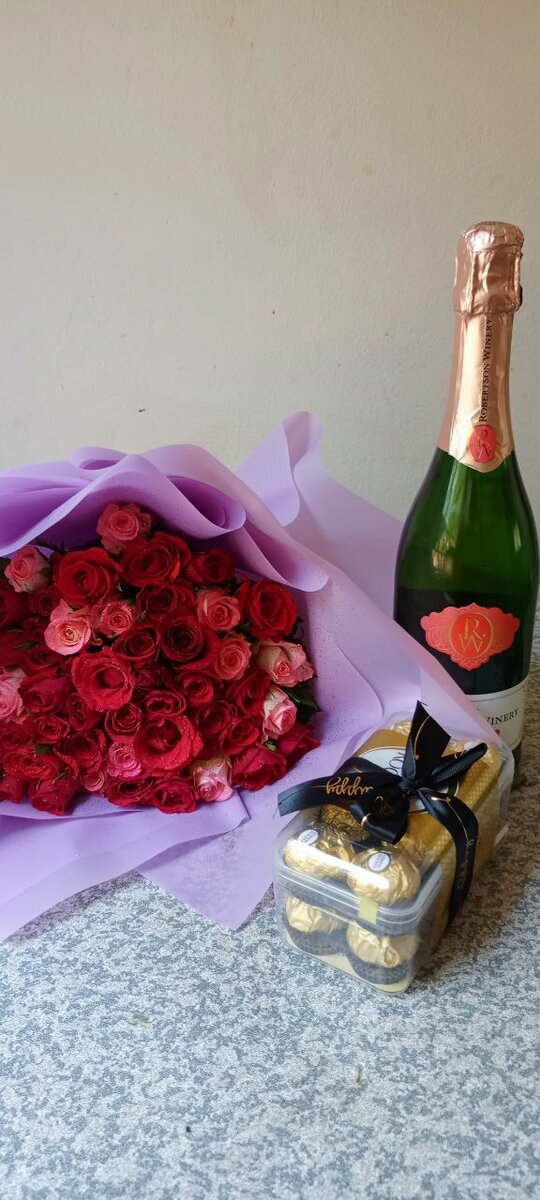 Roses +chocolate package