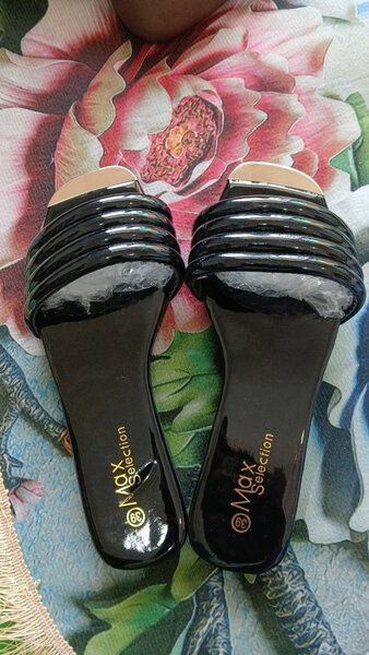Ladies slippers