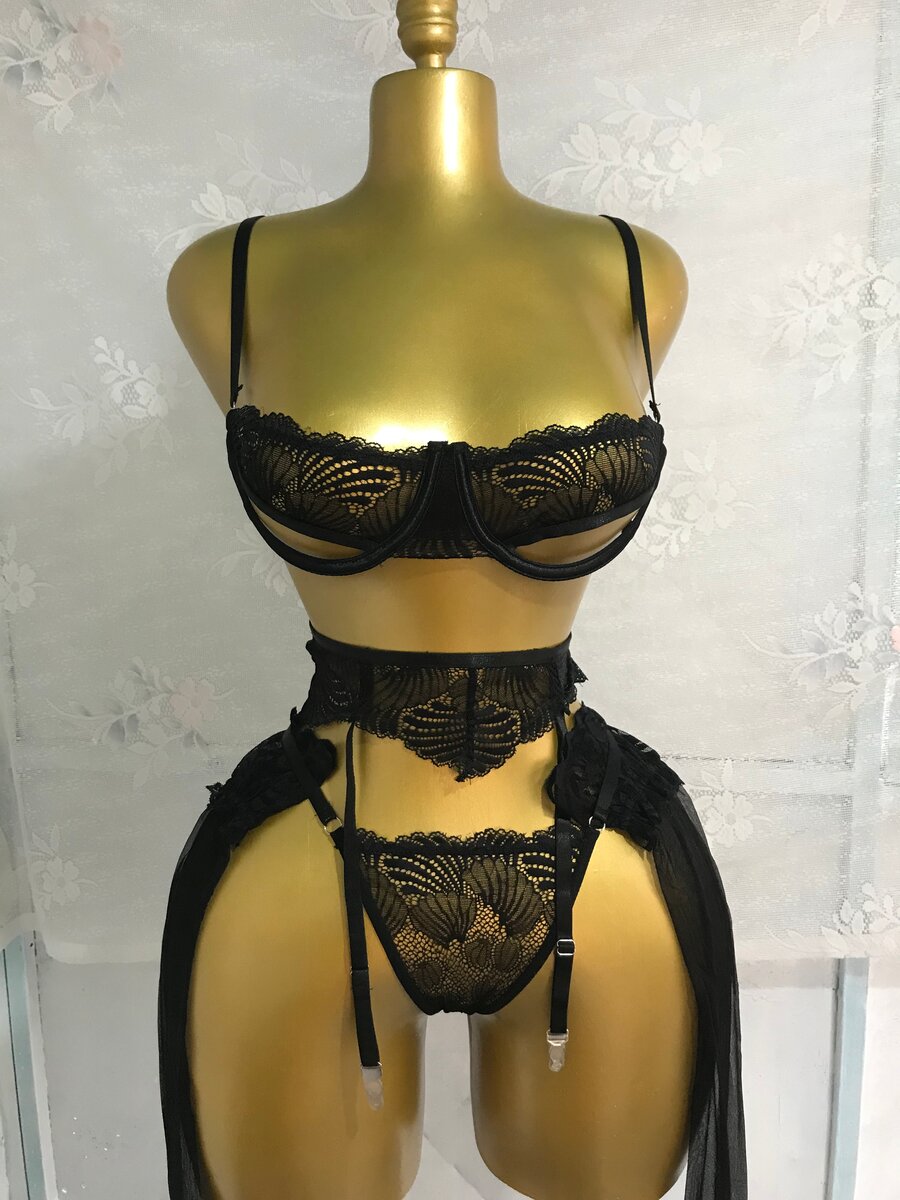 Ensemble lingerie rouge et noir