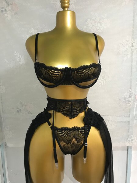 Ensemble lingerie rouge et noir