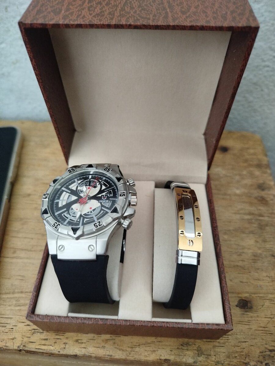 Montre élégante avec bracelet