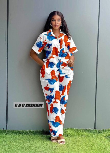 Costume coloré pour femmes