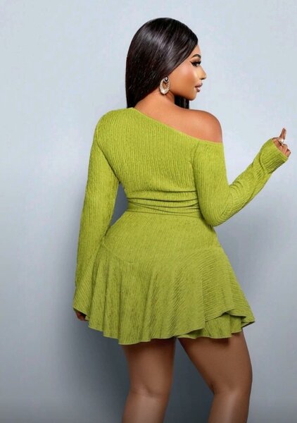 Robe asymétrique verte élégante