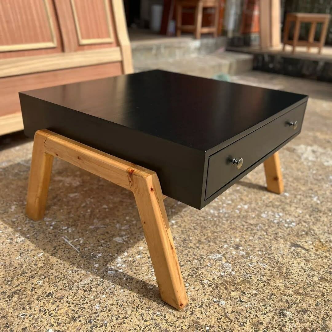 Minimalist Coffee table