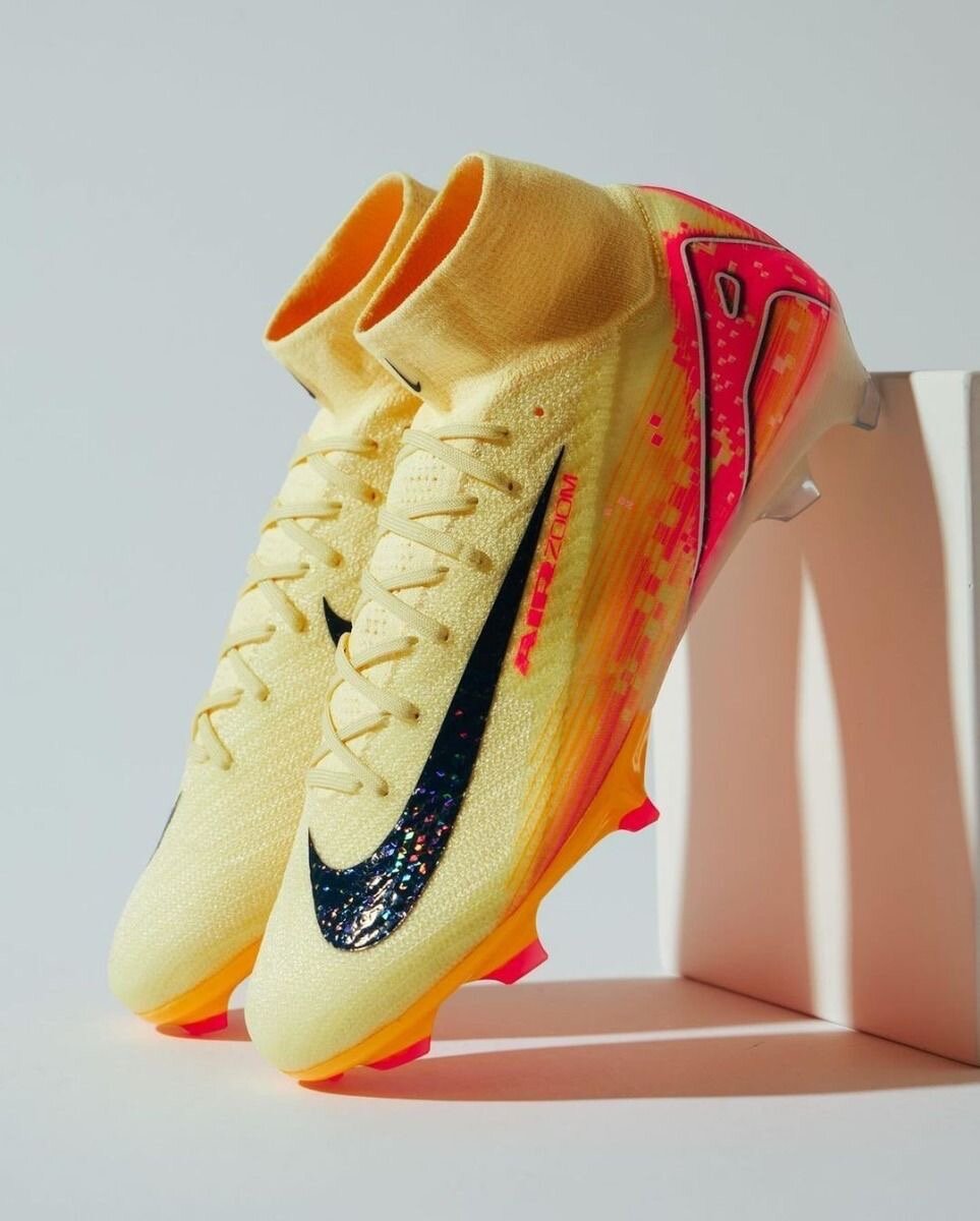 Chaussures de foot Nike jaunes