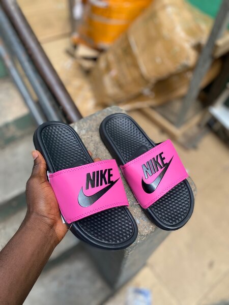 Nike bennasi slides