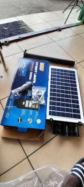 Lampadaire à LED solaire