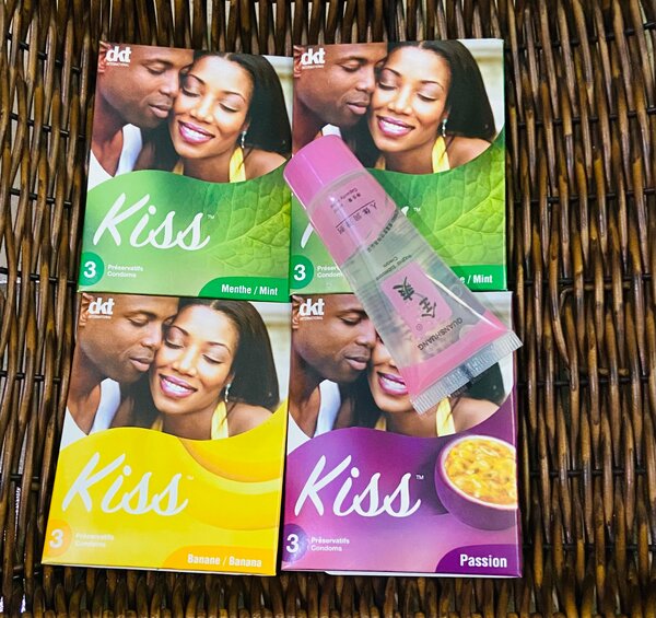 12 préservatifs +lubrifiant