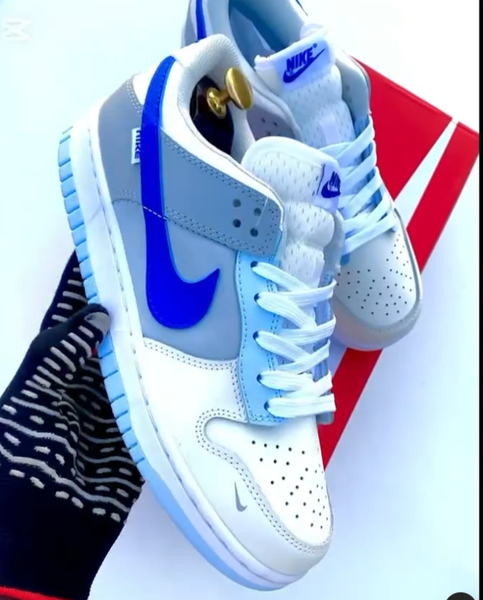 Fashionable men's sneakers