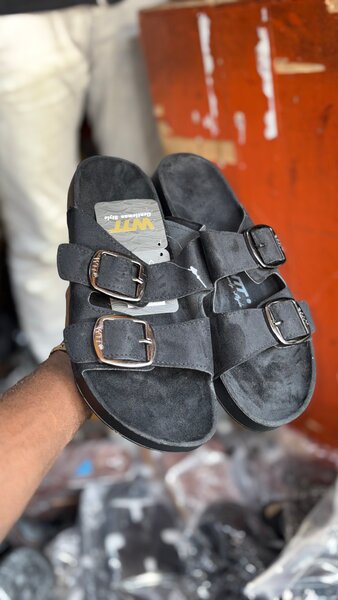 Sandales en daim à boucles