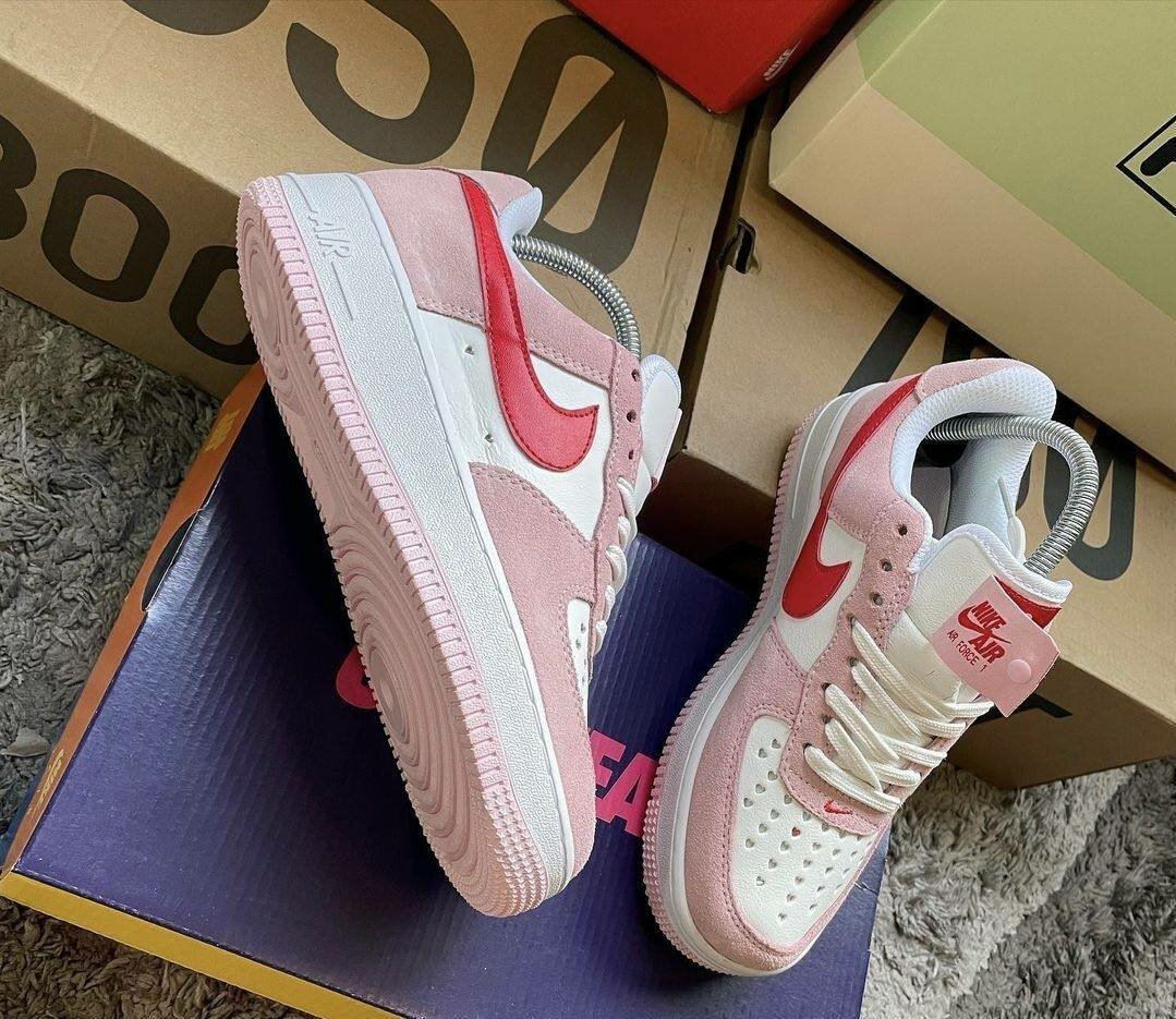 NIKE AIRFORCE 1