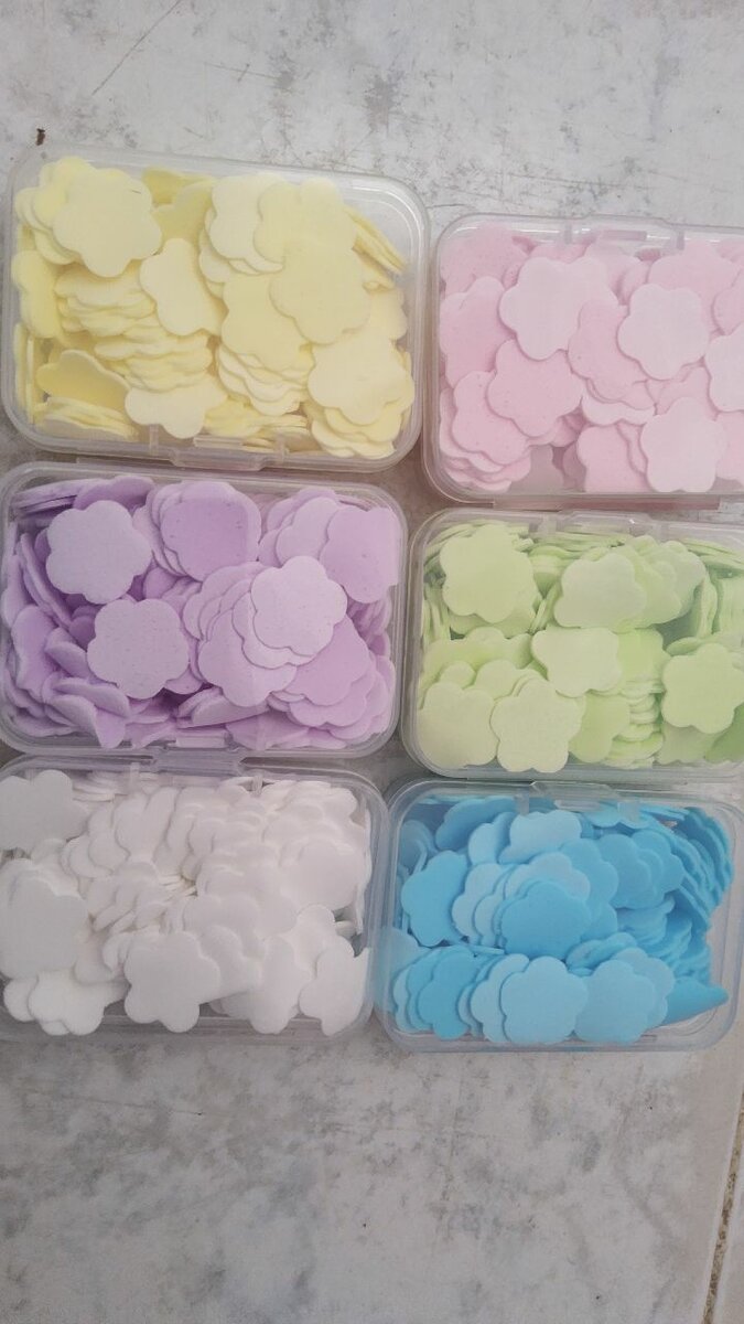 Pétales de savon colorés