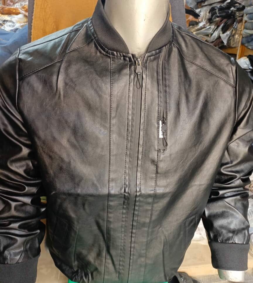 Veste en Skaï ( cuir synthétique) 