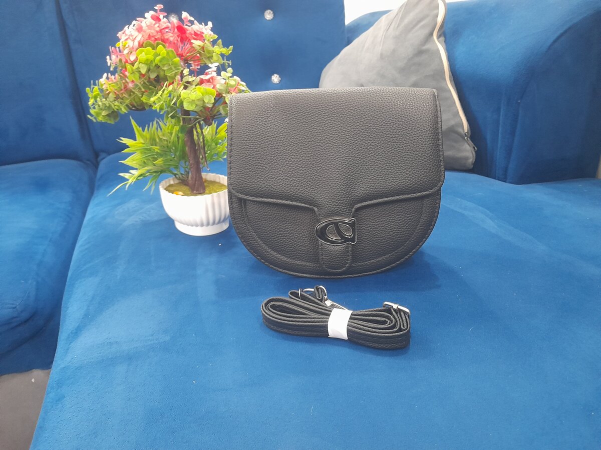 Sac à bandoulière en cuir noir