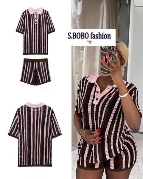 Tenue de sport à rayures