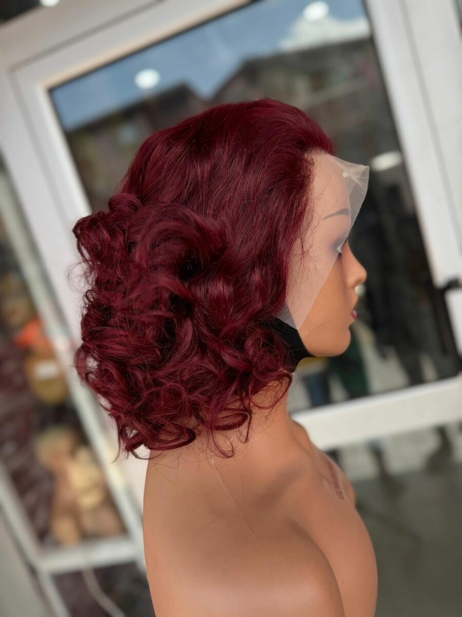 Perruque Bouclée Bordeaux Élégante