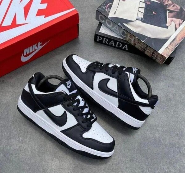 Baskets noires et blanches