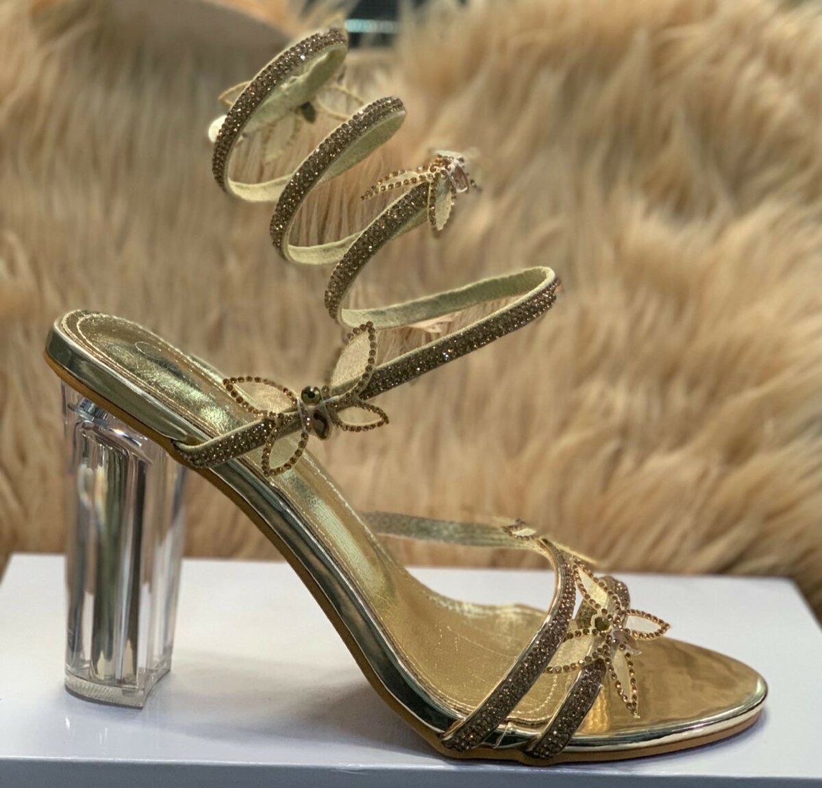 Sandales à talon papillon