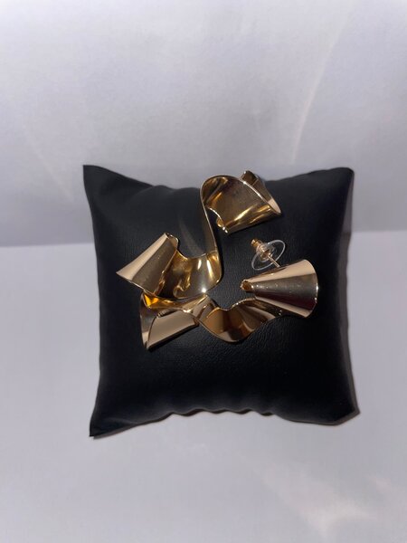 Boucles d'oreilles dorées élégantes