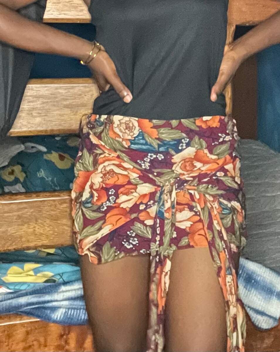 Jupe fleurie nouée élégante