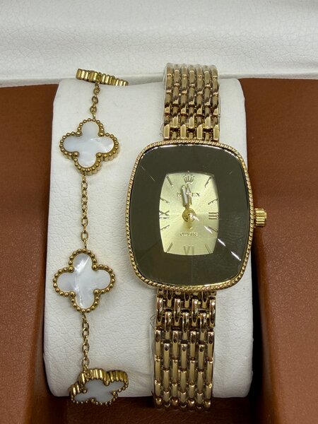 Montre femme dorée avec bracelet