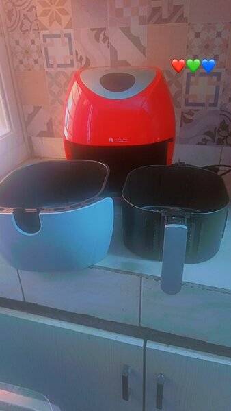 Friteuse à air compacte rouge