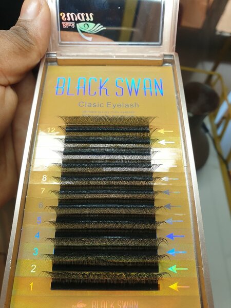 Black Swan eyelashes Extension