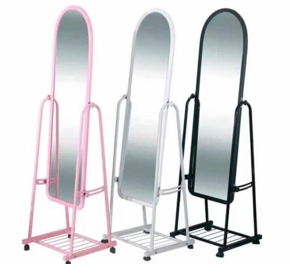 Miroir sur pied en métal