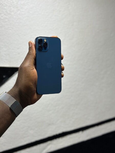 iPhone 12 Pro 256Go colis tout es d’origine