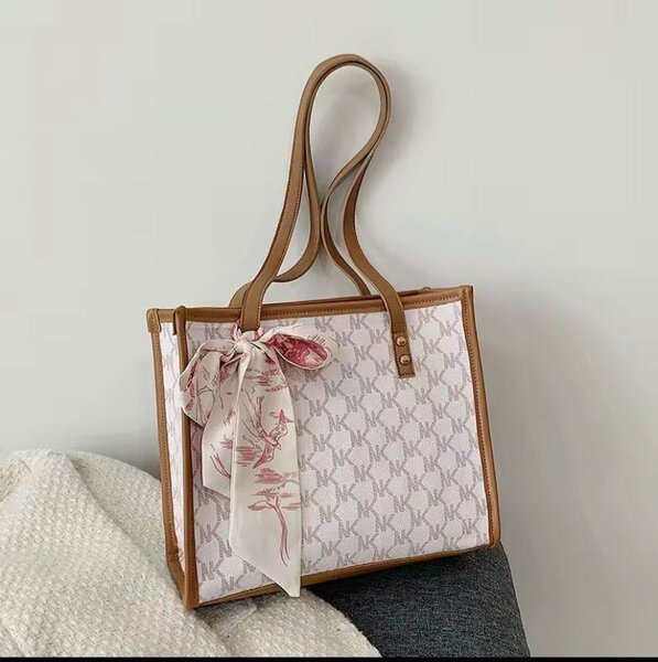 Sac à main élégant motif H