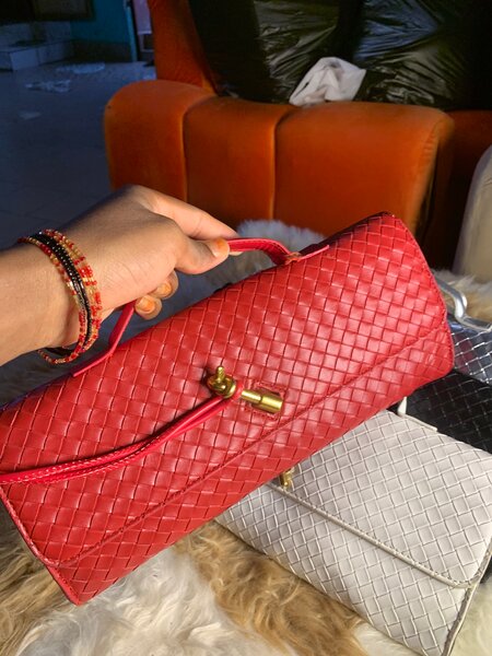 Sac à main en cuir tressé