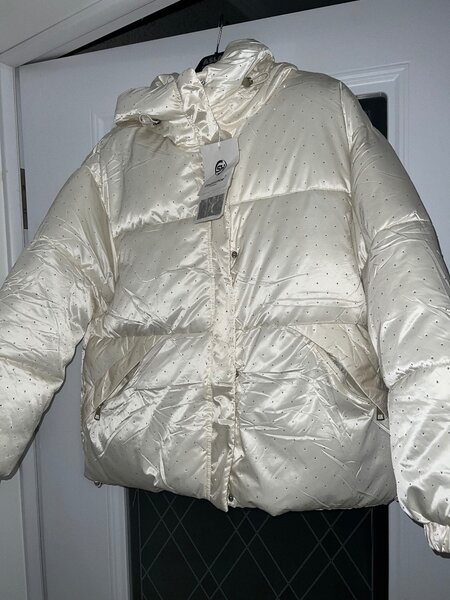 Новая куртка со стразами