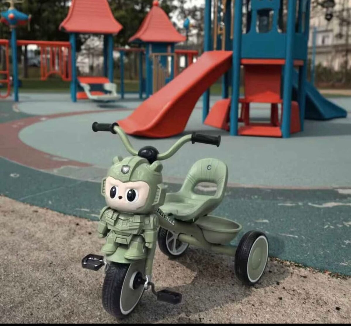 Tricycle Enfant Robot Design