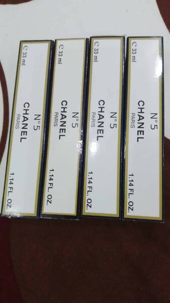 Parfums Miniatures Élégants