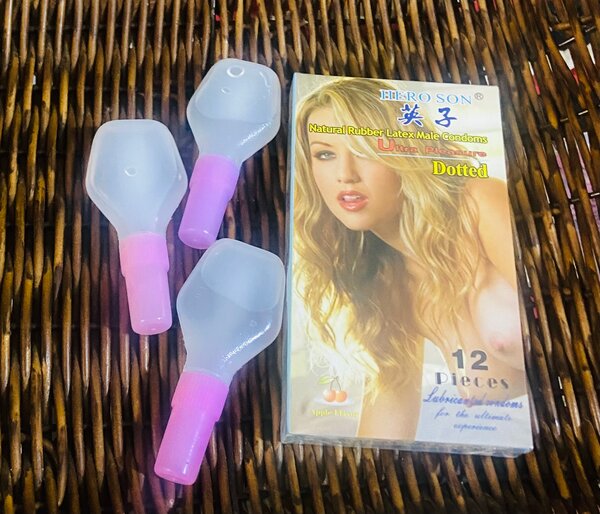 12 préservatifs + 3 lubrifiant