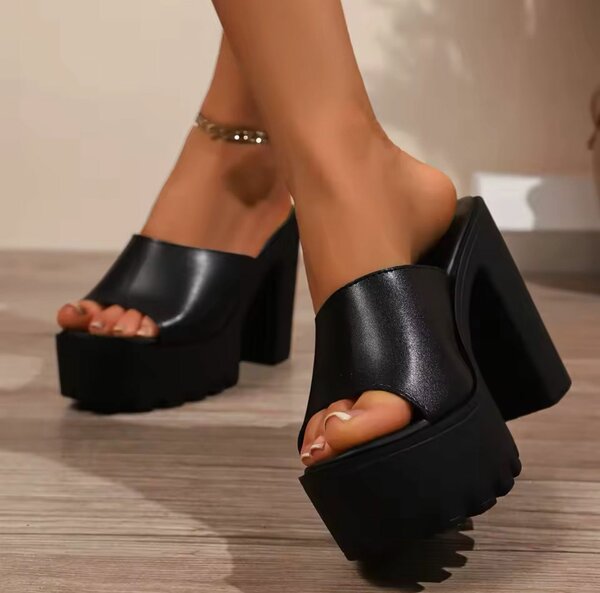 Sabots à talons hauts élégants