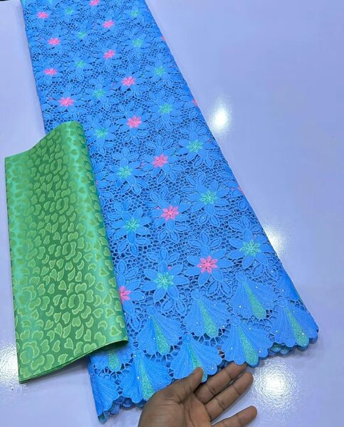 Dentelle bleue florale 1metre