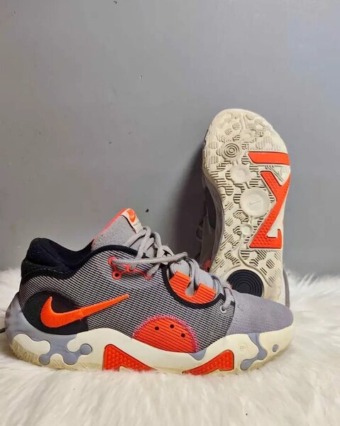 Chaussures Nike React gris et orange