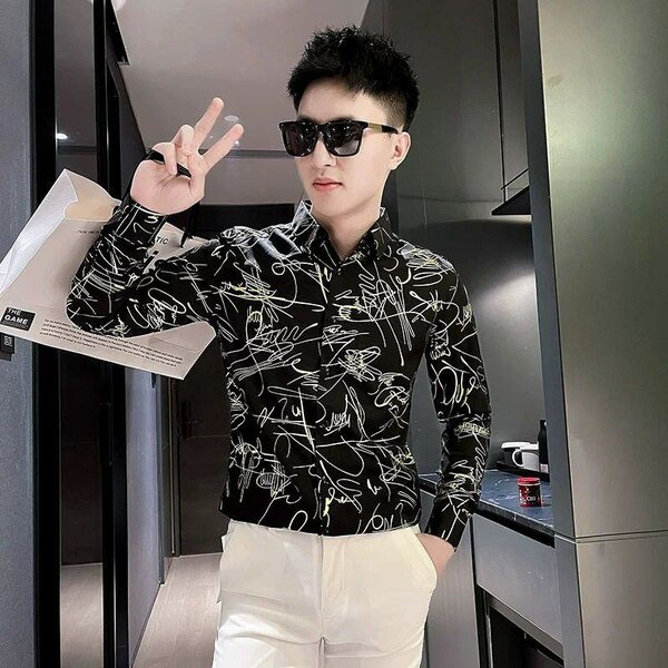 Polo jaune motifs modernes