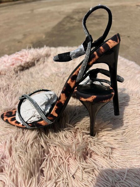 Leopard print heel